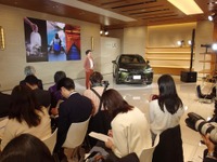 【レクサス UX】コンパクトSUV、日本発売 価格は390万円から…キーワードは「CUE」 画像