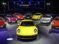 ポルシェ 911 新型、「カレラ S / 4S」は450馬力に…ロサンゼルスモーターショー2018で公開 画像