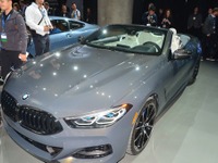 BMW 8シリーズ 新型に カブリオレ 登場、15秒でルーフ開閉…ロサンゼルスモーターショー2018 画像