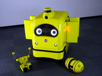 宅配ロボットに新色イエロー登場、コンビニ宅配サービス実証実験開始へ 画像