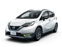 日産 ノート に C-ギアリミテッド を追加 ルーフスポイラーやナビ取付キットを装備して180万4680円から 画像