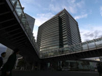 激震から3週間…ゴーン容疑者ら再逮捕、法人として日産も起訴［新聞ウォッチ］ 画像