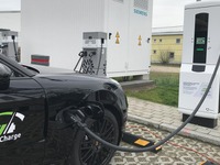 ポルシェが新急速充電、バッテリーの100km走行分を3分以内に充電 画像