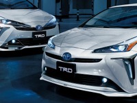 【トヨタ プリウス 改良新型】TRD、「アグレッシブ」と「エアロダイナミクス」の2スタイルを提案 画像