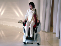 【トヨタ パートナーロボット 第2世代】1名乗車型2輪ロボット、08年に実証実験 画像