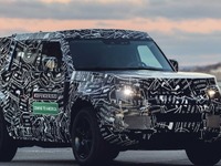 ランドローバー ディフェンダー 次期型、最新コネクトと先進運転支援システム採用へ 画像