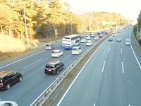 東名高速を10kmも逆走した恐るべき高齢ドライバー［新聞ウォッチ］ 画像