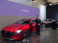 マツダ3 新型「SKYACTIV-Xガソリンエンジンの燃費はディーゼルと同等」青山常務…東京オートサロン2019 画像