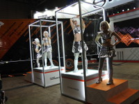 日野はメカニックデザイナー小林誠氏がカスタム監修、ダンスパフォーマンスも…東京オートサロン2019 画像