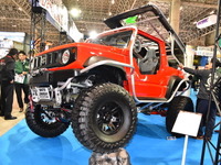 卒業旅行は自分たちがカスタムした ジムニー のピックアップ＋トレーラーで…東京オートサロン2019 画像