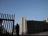 「無実」主張のゴーン前会長の保釈認めず、勾留長期化の持久戦も［新聞ウォッチ］ 画像