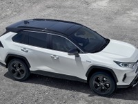 トヨタ RAV4ハイブリッド 新型、燃費は22.7km/リットル…今春欧州発売へ 画像