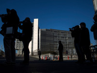 塀の中で追い詰められたゴーン被告、ルノーも会長職解任へ［新聞ウォッチ］ 画像