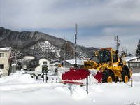5Gを使って除雪車を支援、KDDIが白馬村で実証実験へ 画像