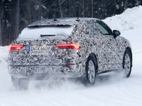 アウディ新型クーペSUV「Q4」、価格は3万2000ユーロか…プロトタイプ豪雪を走る 画像