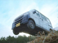 手荒に扱われてきた軽バンがオーナーに復讐、圧巻のカーアクション［動画］ 画像