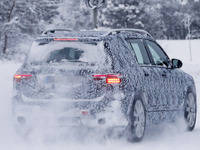 最新世代4MATICで豪雪を爆走…メルセデスAMG GLB35、市販型デザインが見えた 画像