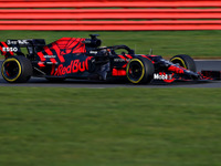 【F1】レッドブル・ホンダの“初号機”、2019年型 RB15 が走行…カラーリングはワンオフの特別仕様 画像