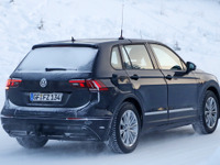 VW初の電動SUV、「ID.CROZZ」市販型には2つのボディが存在する 画像