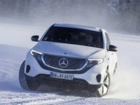 メルセデスベンツ初の市販EV、『EQC』が最終テスト…2019年半ばに発売へ 画像