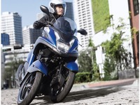 ヤマハ トリシティ155 ABS、初のマイナーチェンジ 新シート採用で足つき性向上 画像