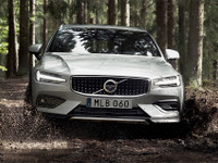 ボルボ V60クロスカントリー 新型、予約受注開始 549万円より 画像