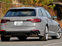 【アウディ RS4アバント 新型試乗】能ある鷹は爪を隠して…ませんでした…中村孝仁 画像