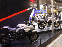 スズキで新旧 カタナ がそろい踏み、MotoGP参戦車にまたがりも…東京モーターサイクルショー2019 画像