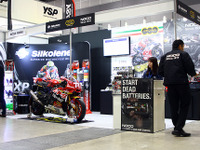 英米伊老舗メーカーのレースで培われたトレンド商品、阿部商会が展示…東京モーターサイクルショー2019 画像