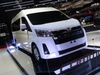 これは長い! トヨタ ハイエース 新型を見た…バンコクモーターショー2019 画像