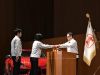 トヨタ 豊田社長「まずはがむしゃらに働いて」…2019年度入社式 画像