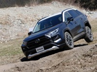【トヨタ RAV4 新型 オフロード試乗】好みとステージで選びたい、3タイプの4WD…片岡英明 画像