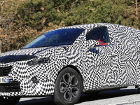 ルノー キャプチャー PHEV か!? 最新プロトタイプを目撃 画像