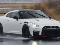 日産 GT-R NISMO に2020年型、軽量化と足回りを改良…ニューヨークモーターショー2019に出品へ 画像