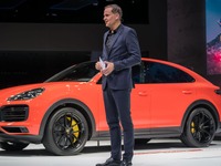 ポルシェがSUVクーペ市場に参入、『カイエンクーペ』初公開…上海モーターショー2019 画像