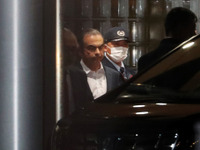 ゴーン被告、GW10連休直前に再保釈…スーツ姿で出迎えはトヨタ アルファード［新聞ウォッチ］ 画像