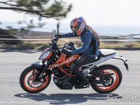 【KTM 390DUKE 試乗】扱いきれる楽しさがある...サトウマキ 画像