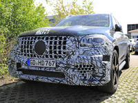 AMG秘密施設で激写…メルセデス最高級SUV「GLS63」新型、2020年デビューへ 画像