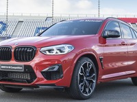 BMW X4 に510馬力の「M」、2019年のMotoGP予選最速選手に贈呈へ 画像