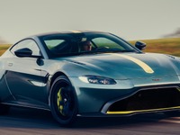 アストンマーティン ヴァンテージ 新型に「AMR」、7速MTで510馬力を操る…世界限定200台 画像