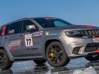 氷上で280km/h、SUV最速記録…ジープ グランドチェロキー 最強の707馬力「トラックホーク」 画像