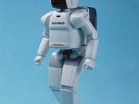 料金は1年間で2000万円!! これがレンタル専用『ASIMO』だ 画像
