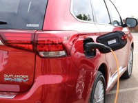 三菱 アウトランダーPHEV、68%の顧客が毎日充電…欧州で充電実態調査 画像