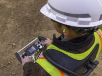 普段使いの油圧ショベルを防災建機に、キャタピラーが後付可能な遠隔操作システムを年内発売へ 画像
