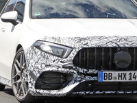 世界最強の4気筒ふたたび…メルセデスAMG A45 新型、ついにグリルが露出 画像