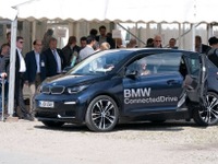 BMWと信号機が通信、赤信号での停車を減らすC-V2Xの実証実験…5G通信団体が成功 画像