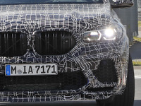 ランボルギーニ ウルス に迫る…BMW X6M 新型、最終デザイン見えた 画像