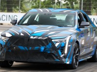 キャデラック、CT4-V と CT5-V にさらなる高性能モデル計画…プロトタイプの画像 画像
