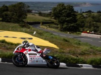 【マン島TT】TT Zero予選2回目、チーム無限のマクギネスのみ予選通過タイムで完走 画像