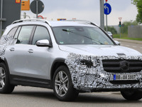 メルセデスベンツの新SUV「GLB」市販プロトタイプを目撃…ルノー日産エンジン搭載 画像